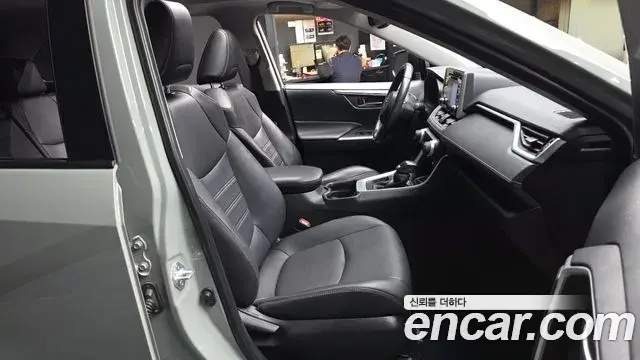 Toyota RAV4 2019 — Photo 11/20