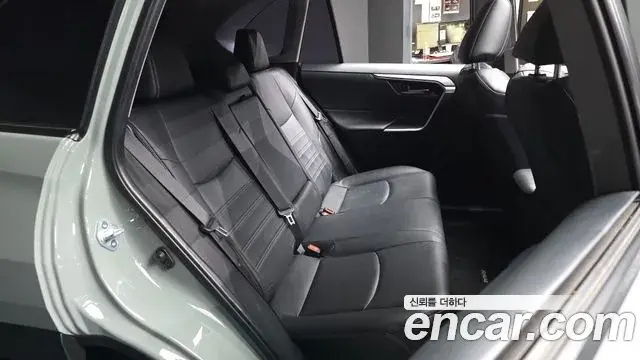 Toyota RAV4 2019 — Photo 12/20