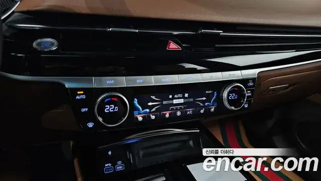Genesis Electrified G80 2021 — Photo 17/20