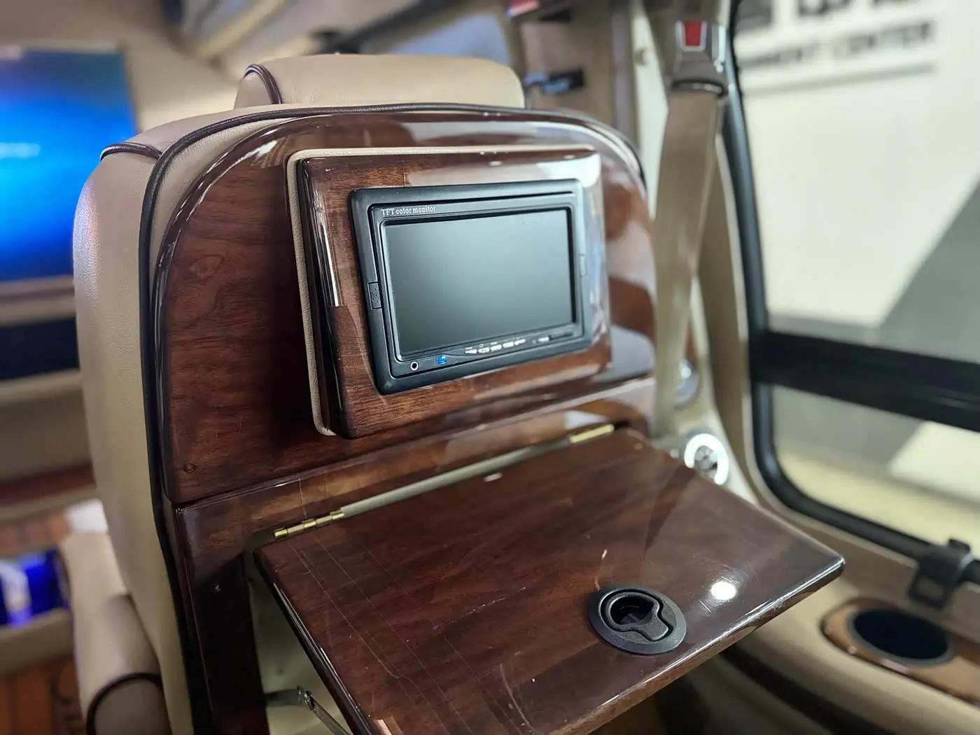 GMC Savana 2013 — Photo 19/19