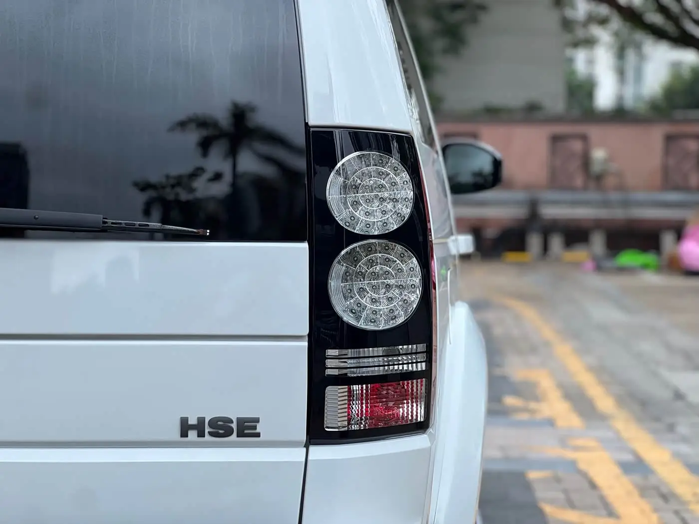 Land Rover Discovery 2015 — Photo 17/20