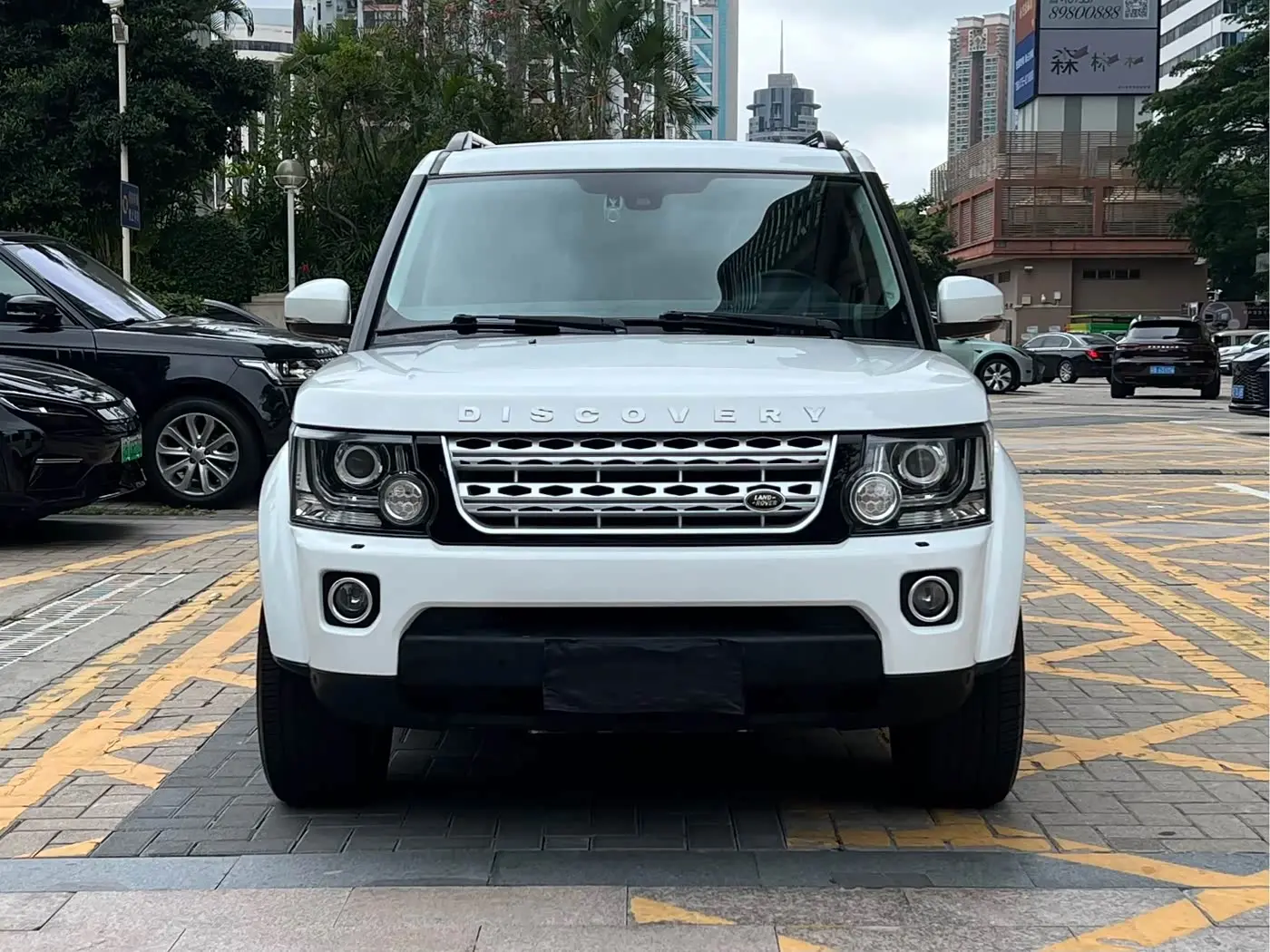 Land Rover Discovery 2015 — Photo 2/20