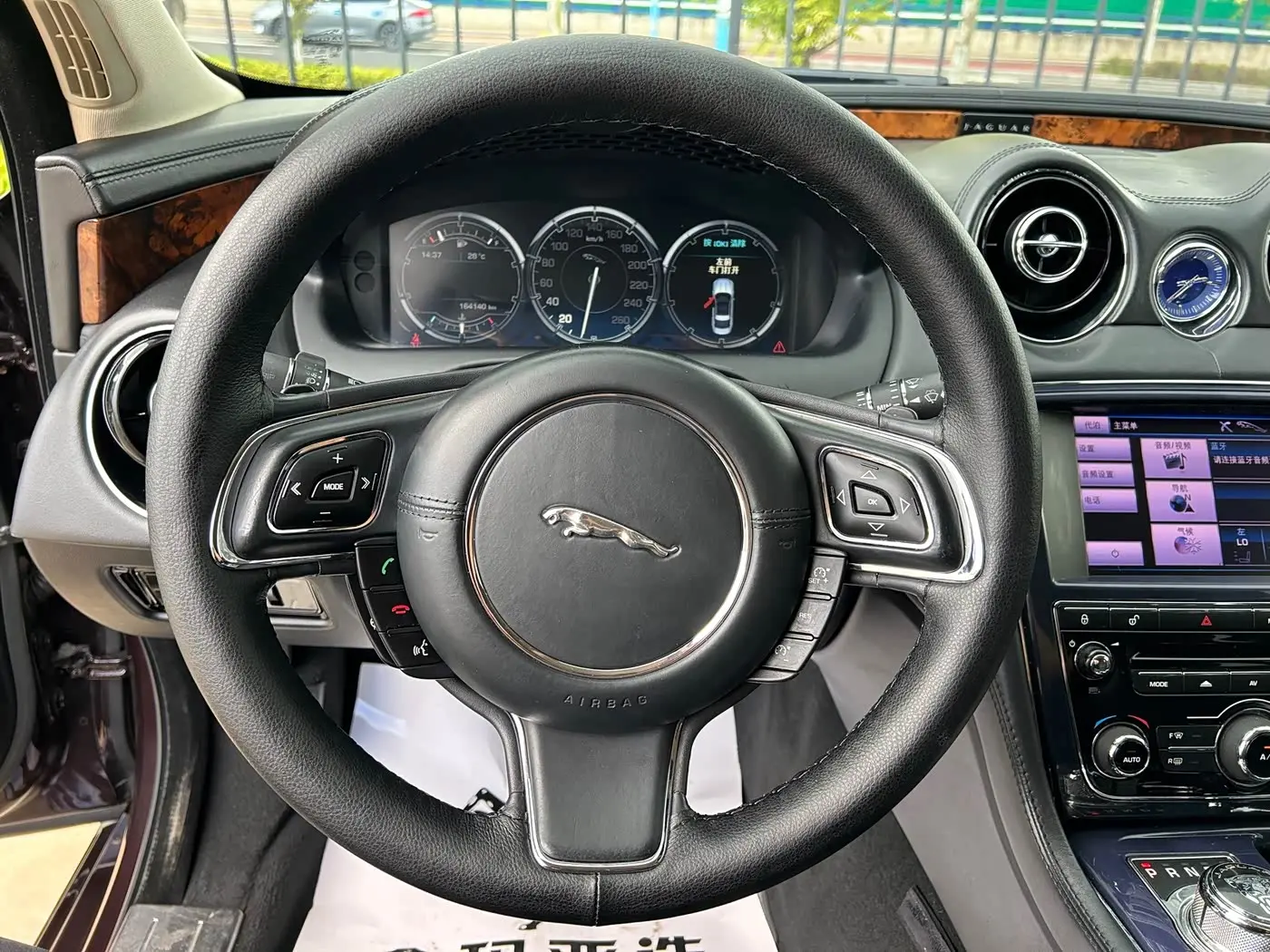 Jaguar XJ 2013 — Photo 9/19