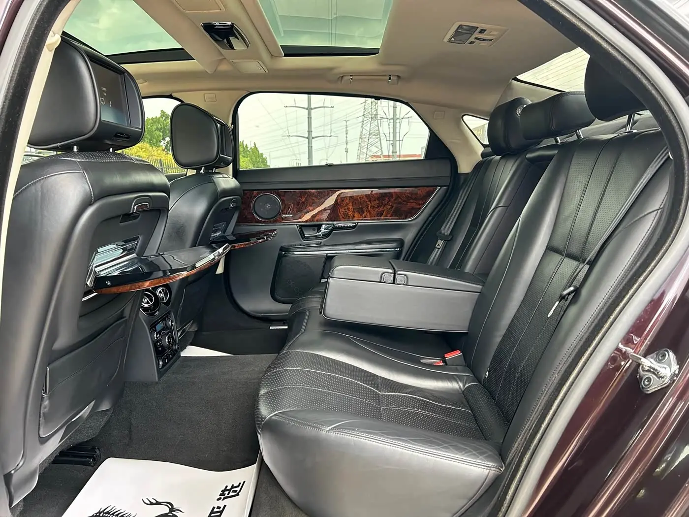 Jaguar XJ 2013 — Photo 12/19