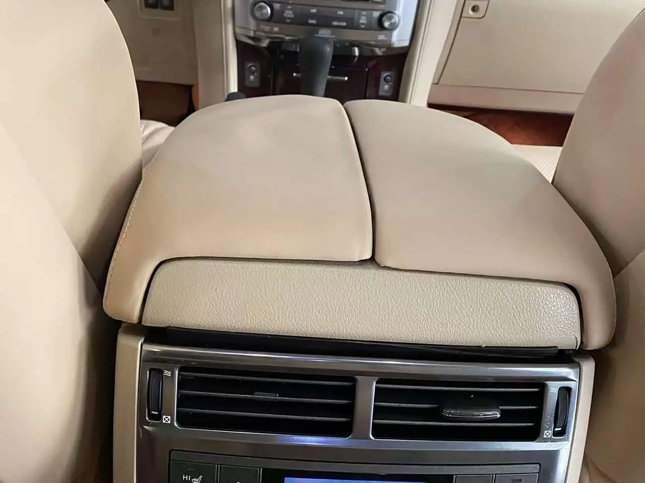 Lexus LX 2010 — Photo 15/20