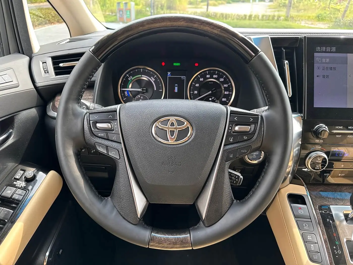 Toyota Alphard 2021 — Photo 12/19