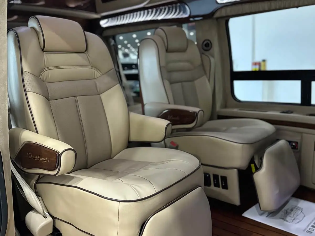 GMC Savana 2013 — Photo 12/19