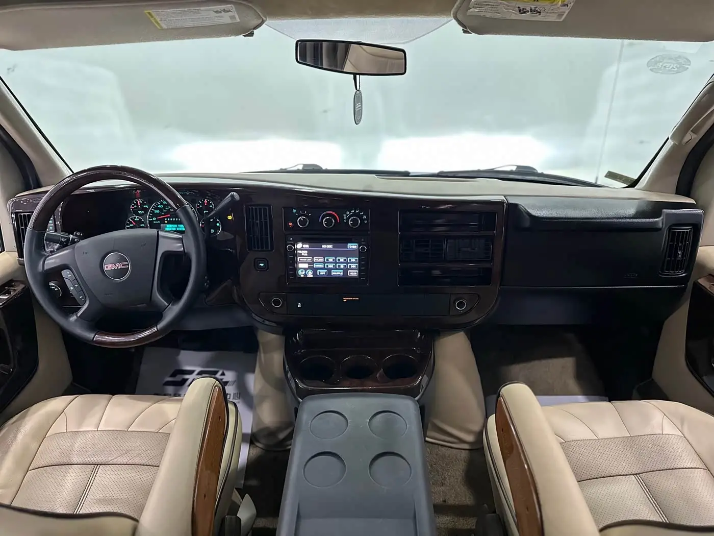 GMC Savana 2013 — Photo 8/19