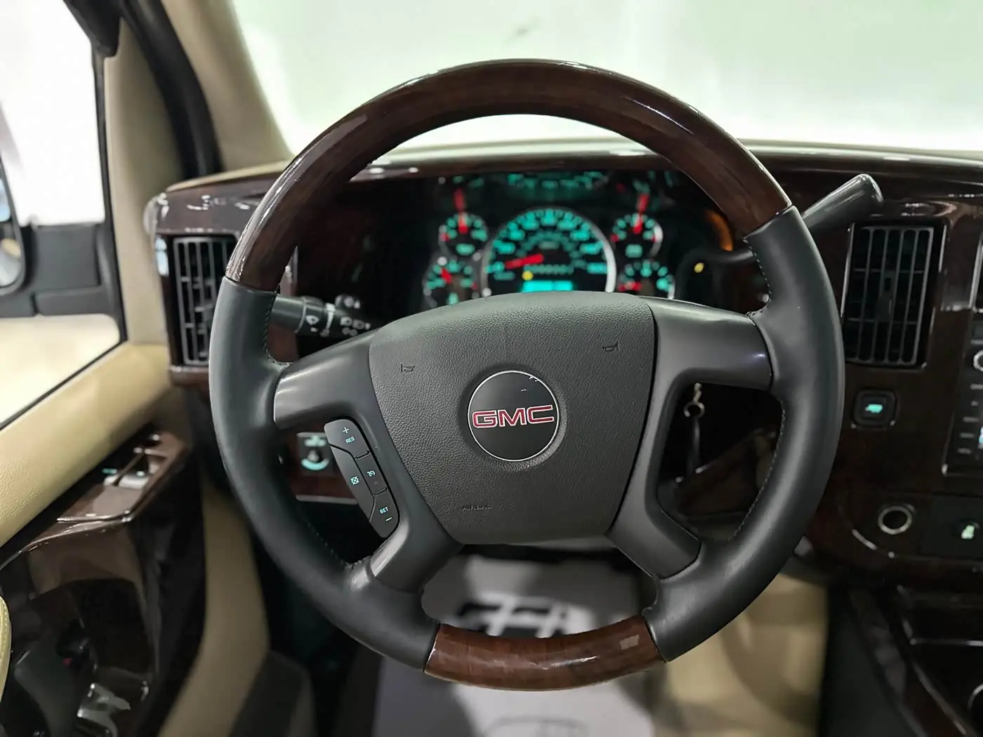 GMC Savana 2013 — Photo 9/19