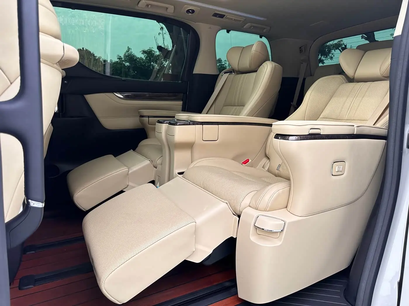 Toyota Alphard 2021 — Photo 18/19