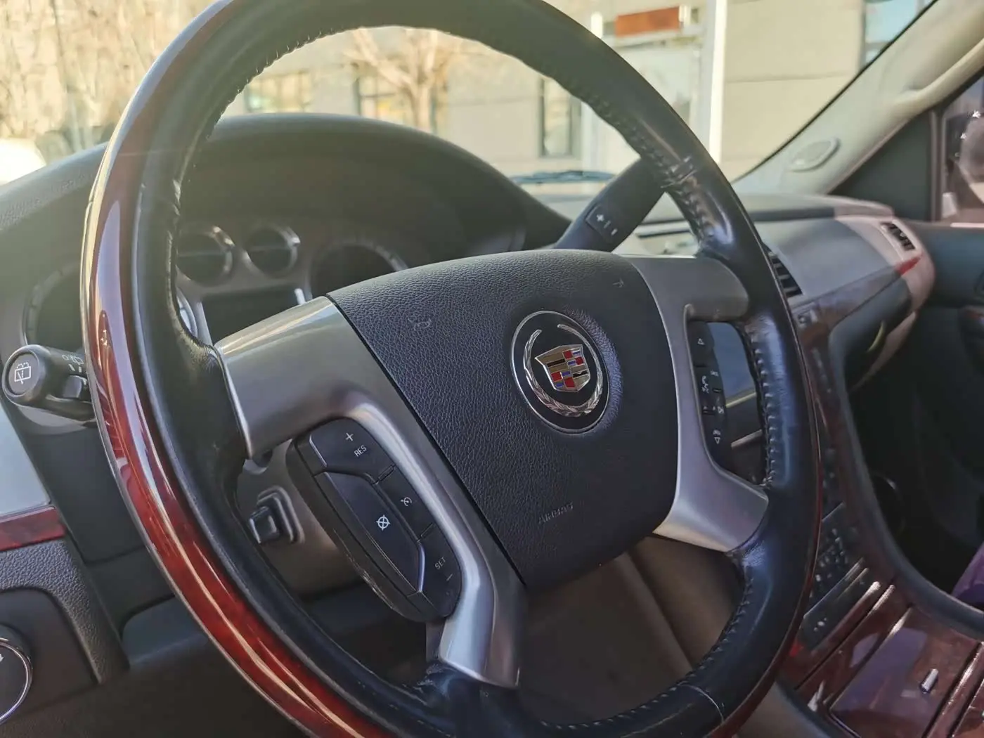 Cadillac Escalade 2011 — Photo 19/20