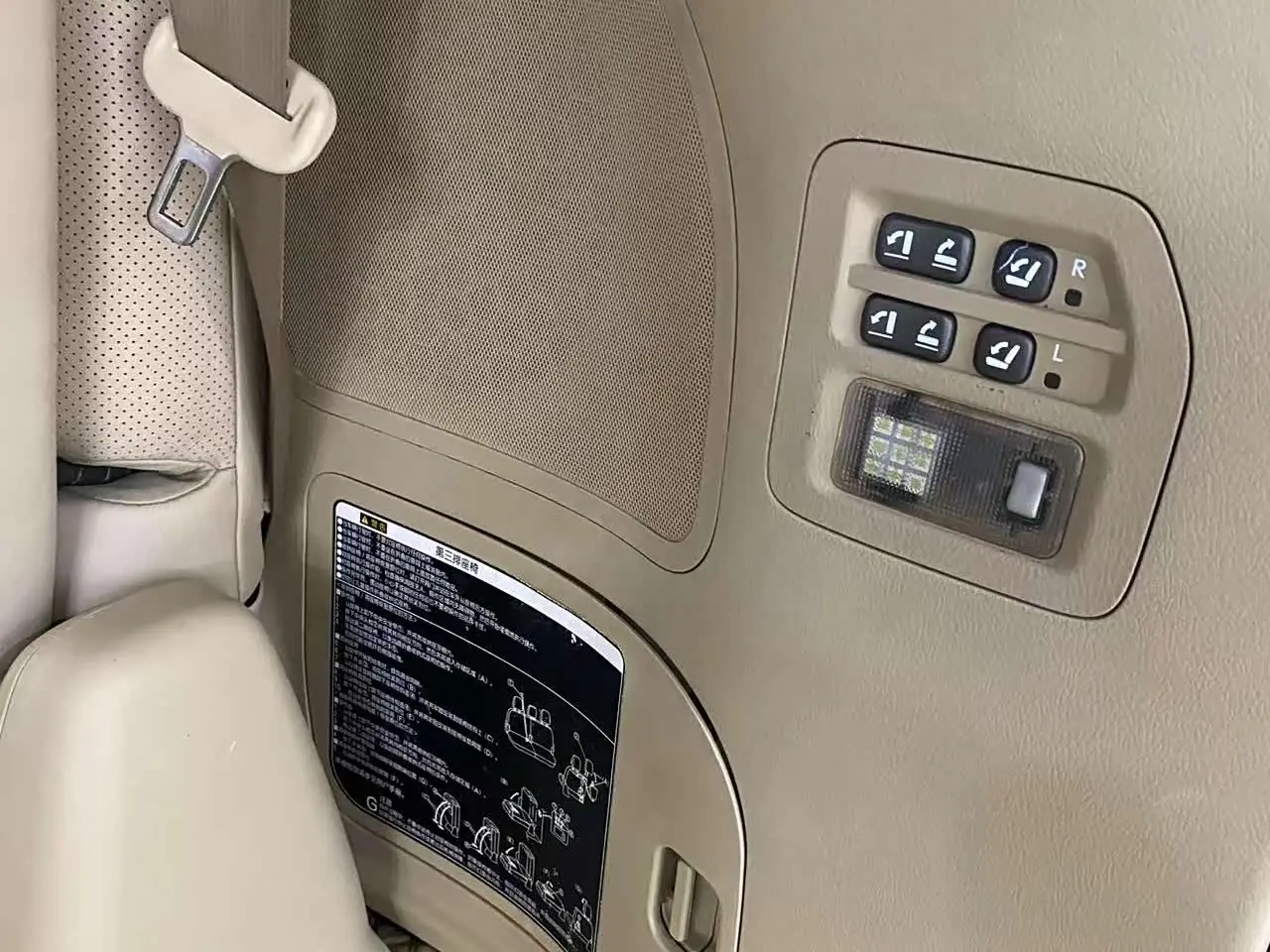 Lexus LX 2010 — Photo 9/20
