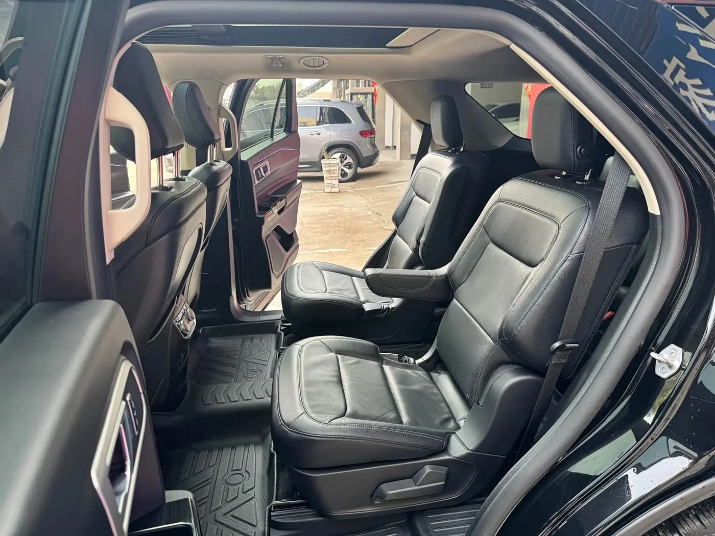 Ford Explorer 2020 — Фото 12/20