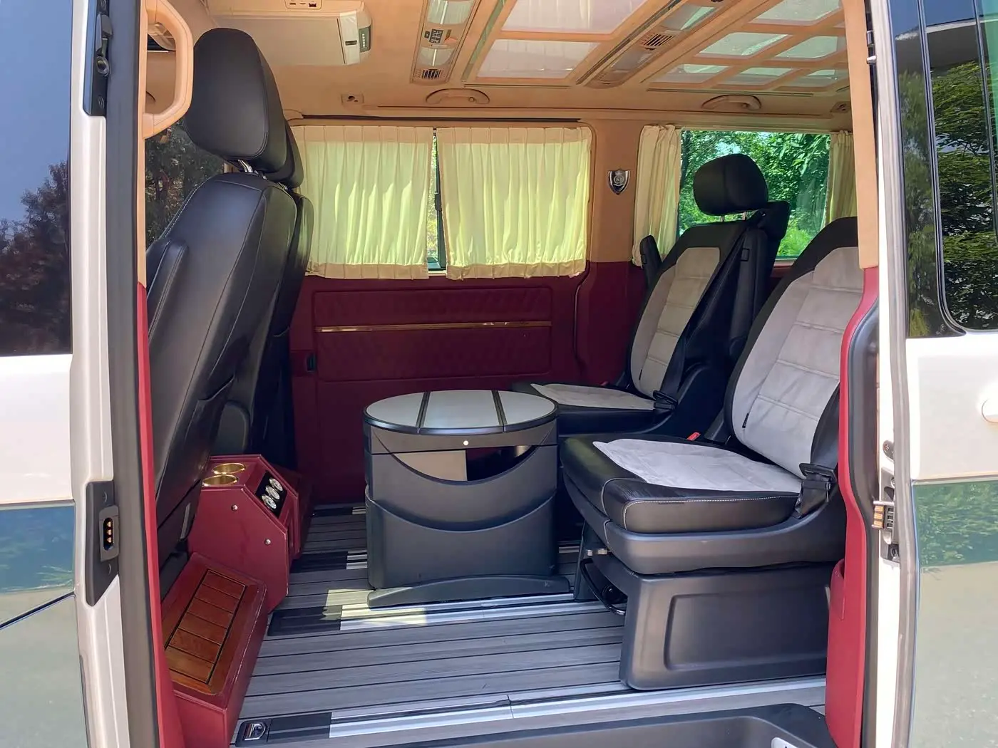 Volkswagen Multivan 2018 — Photo 5/10
