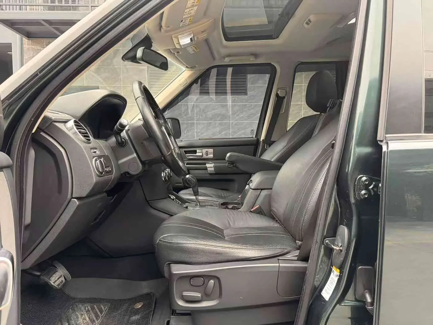 Land Rover Discovery 2012 — Photo 3/11