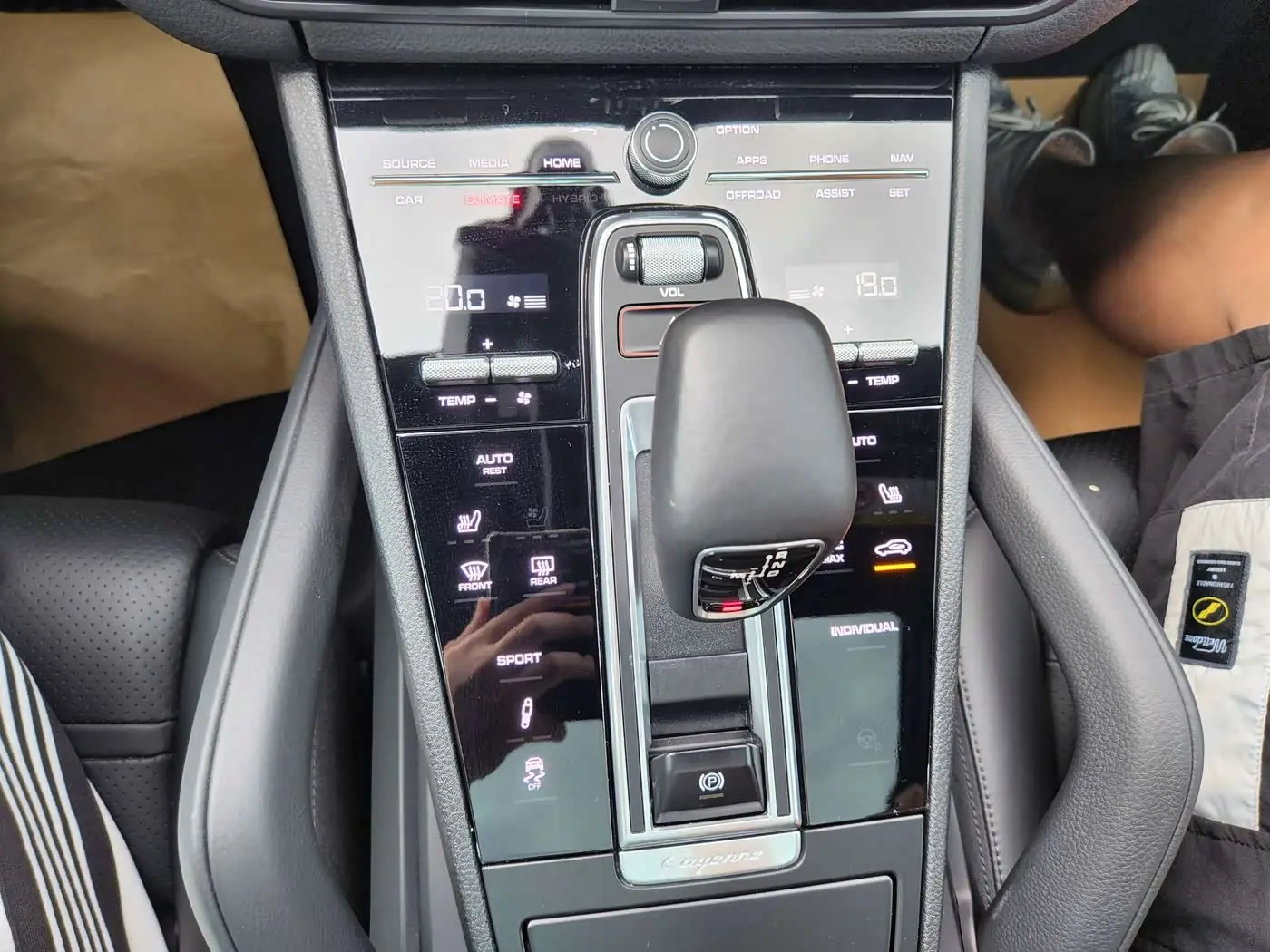 Porsche Cayenne 2020 — Şəkil 12/13