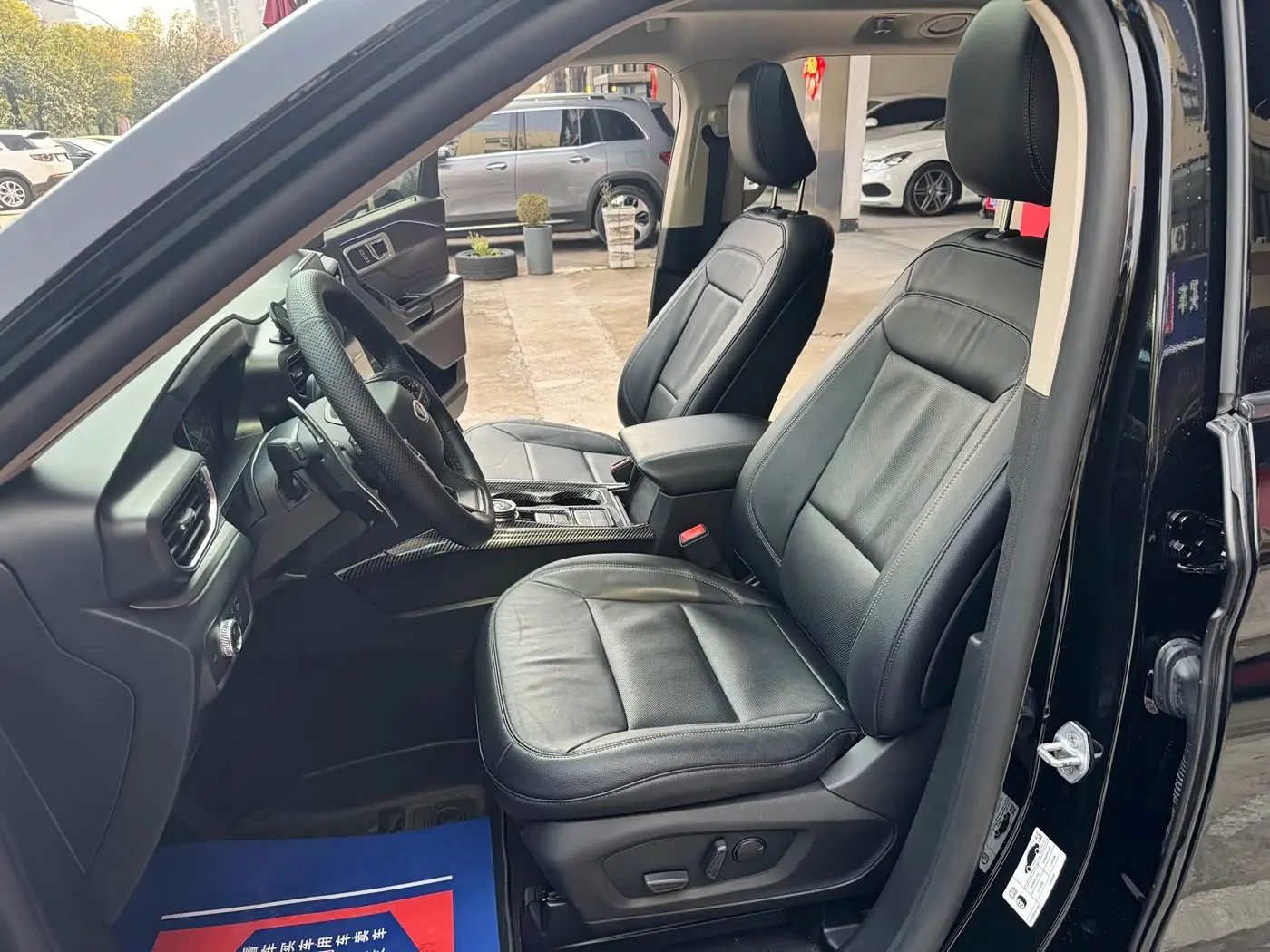 Ford Explorer 2020 — Фото 9/20