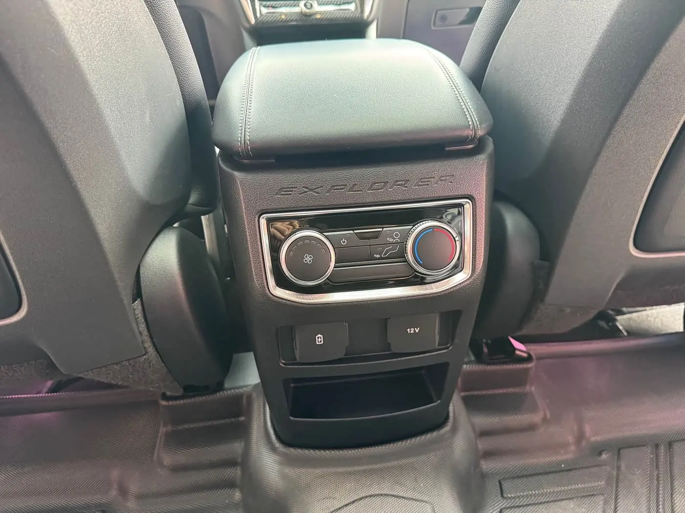 Ford Explorer 2020 — Фото 14/20