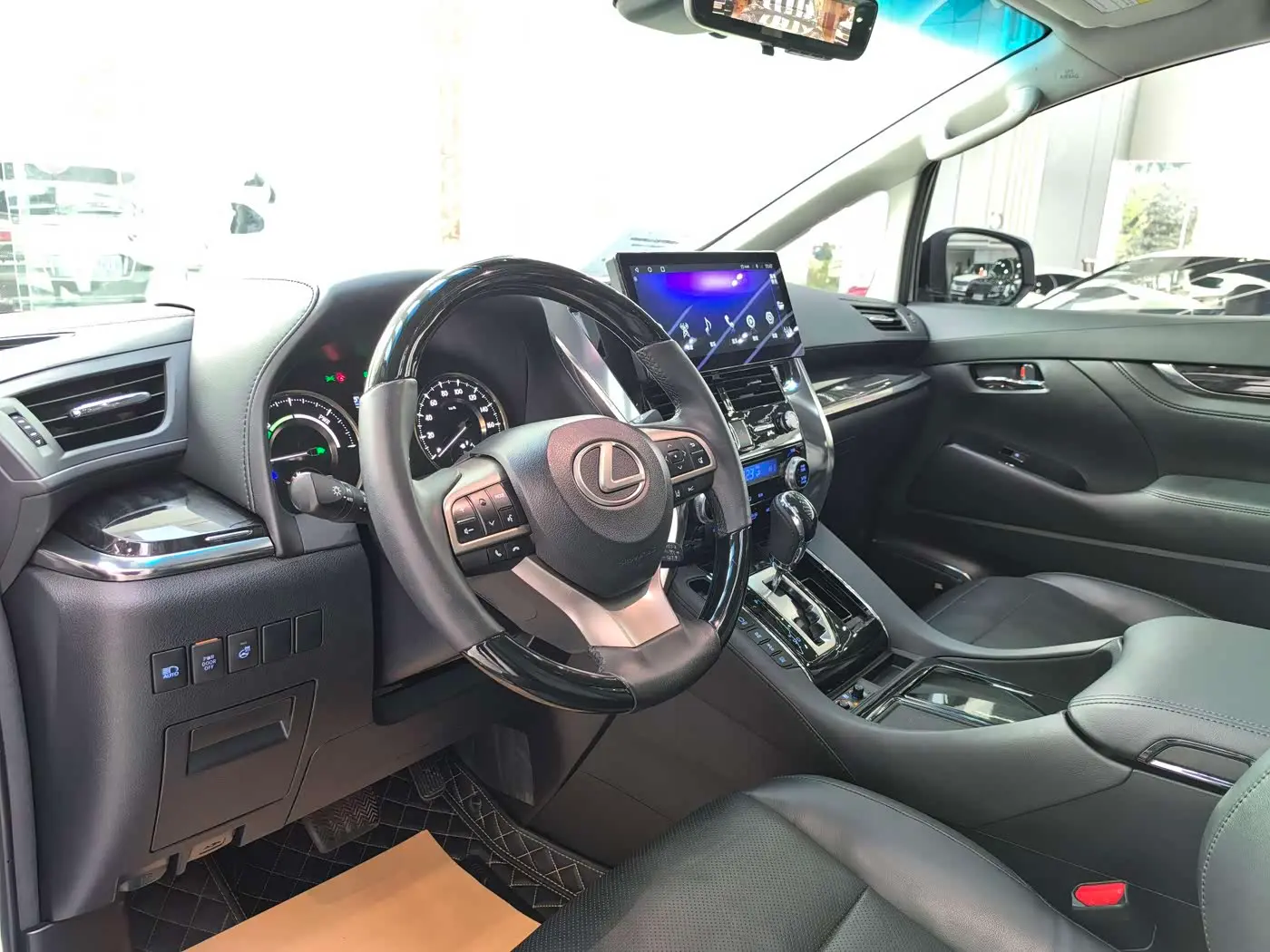 Toyota Vellfire 2020 — Photo 6/16