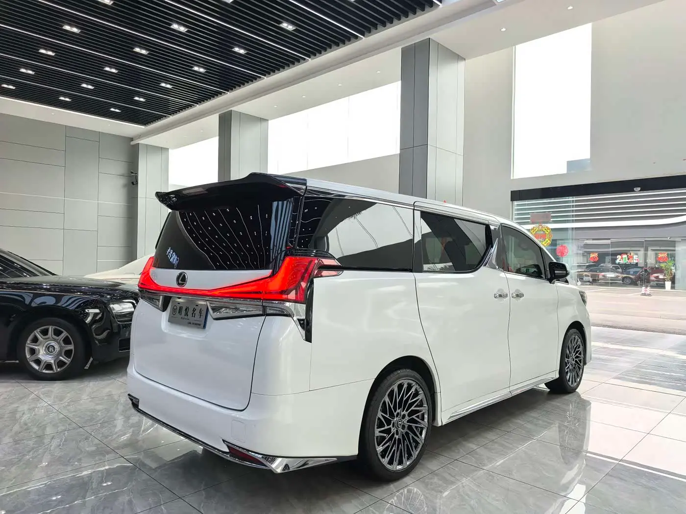Toyota Vellfire 2020 — Photo 16/16