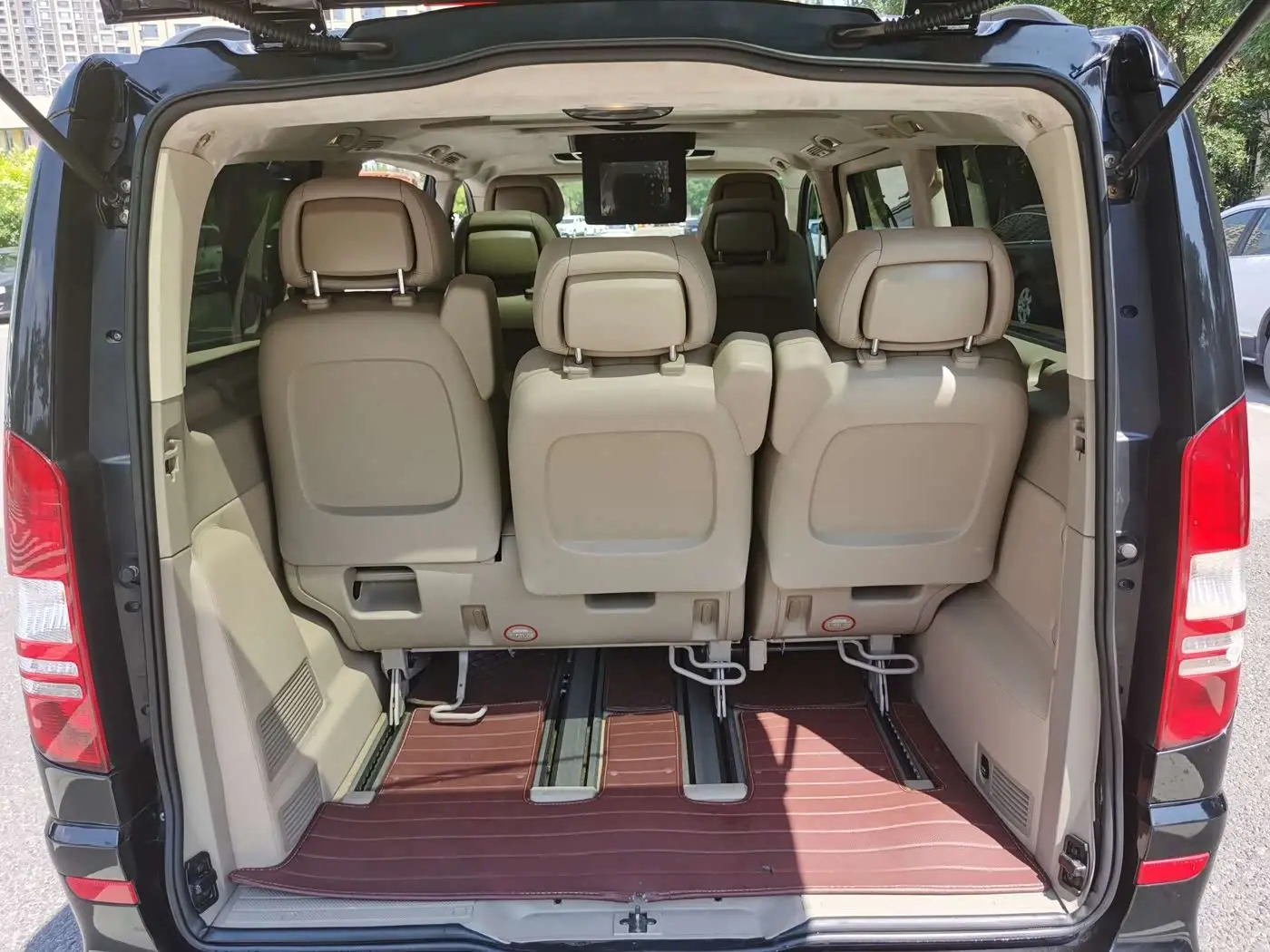Mercedes-Benz Viano 2014 — Photo 10/20