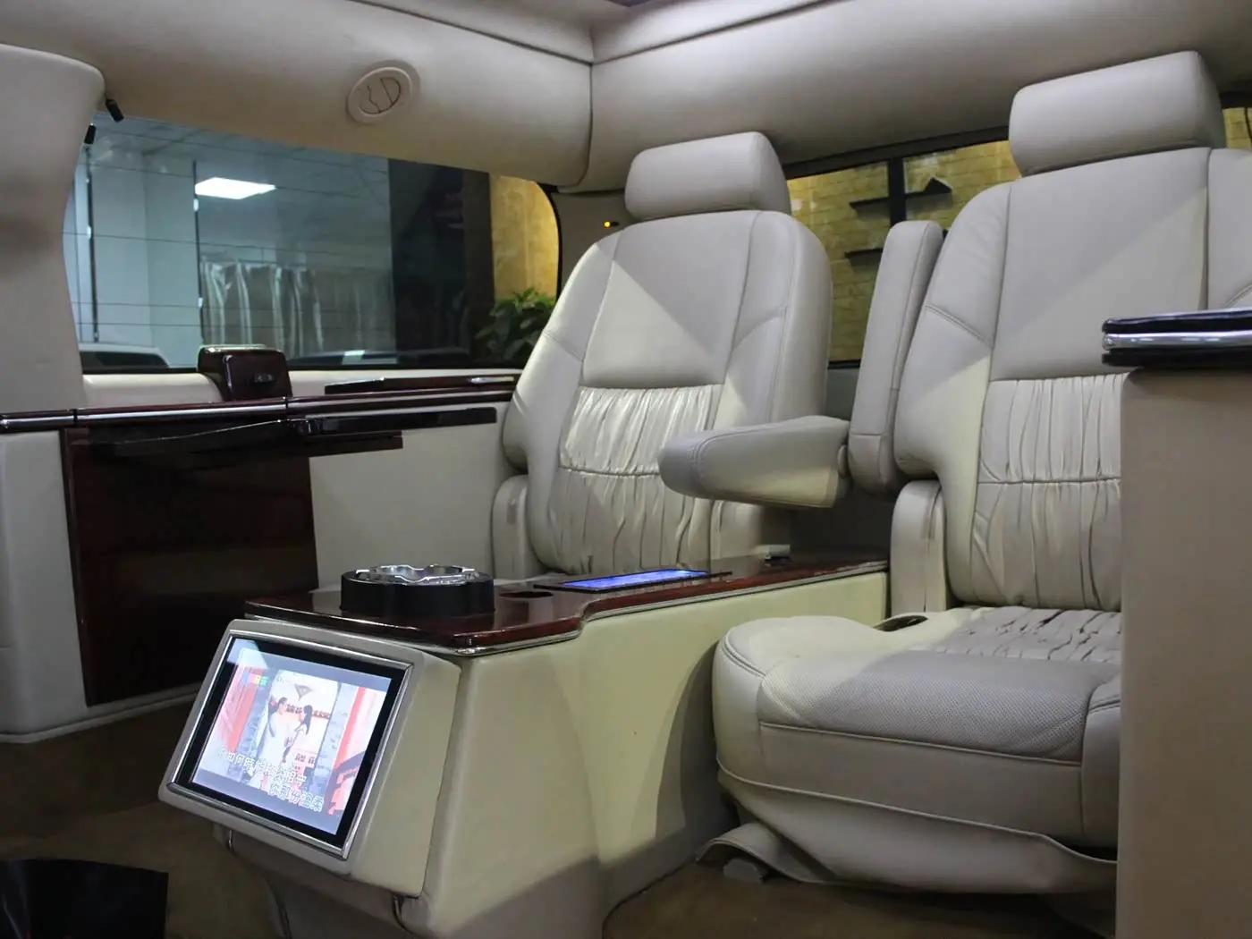 Cadillac Escalade 2010 — Photo 12/16