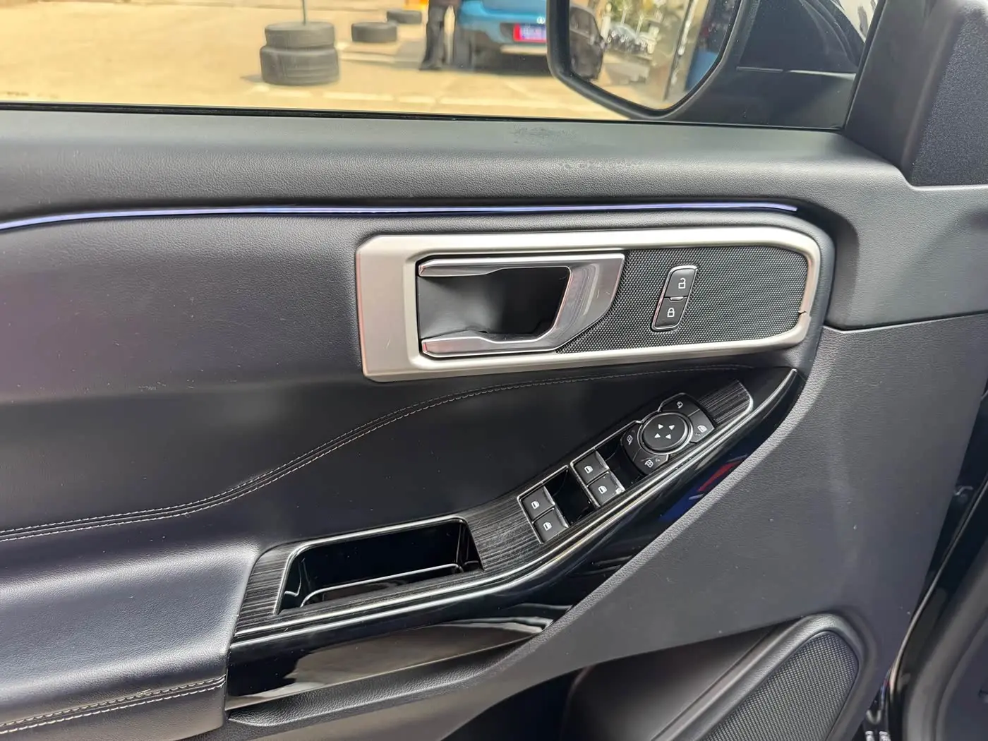 Ford Explorer 2020 — Фото 8/20