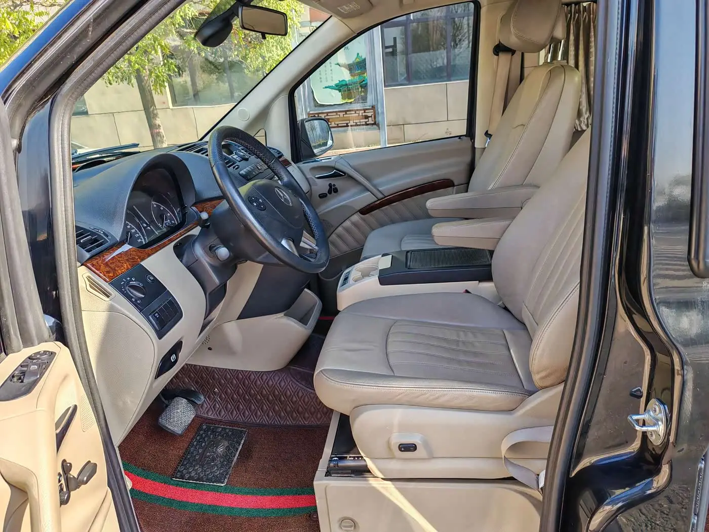Mercedes-Benz Viano 2013 — Photo 11/20
