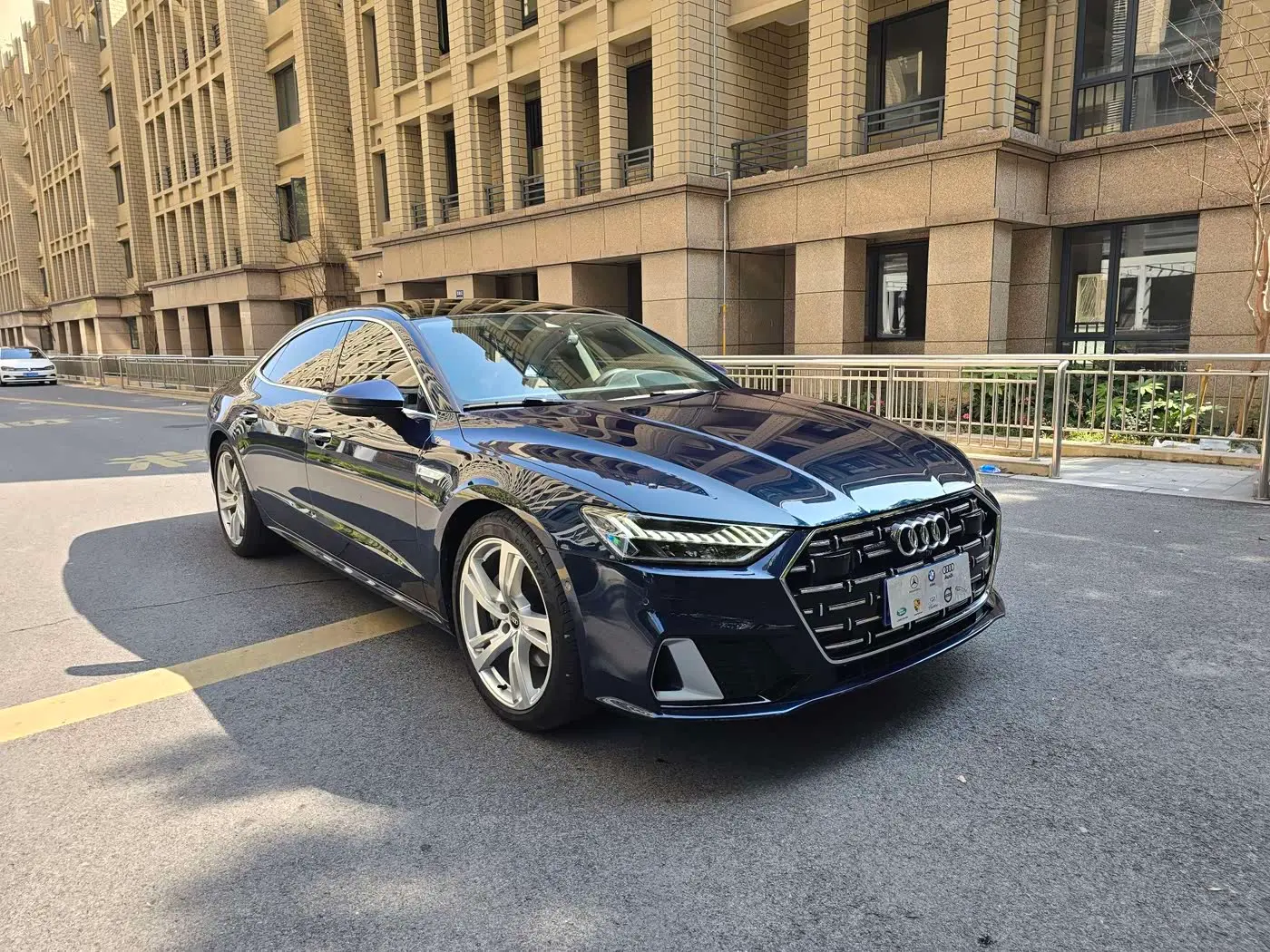Audi A7L 2024 — Şəkil 2/16