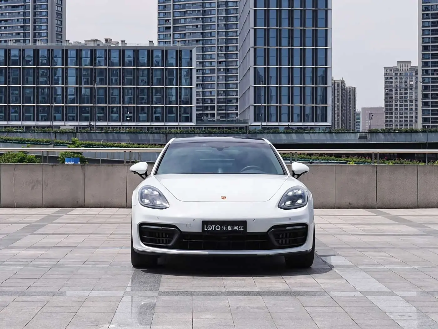 Porsche Panamera 2022 — Photo 1/16