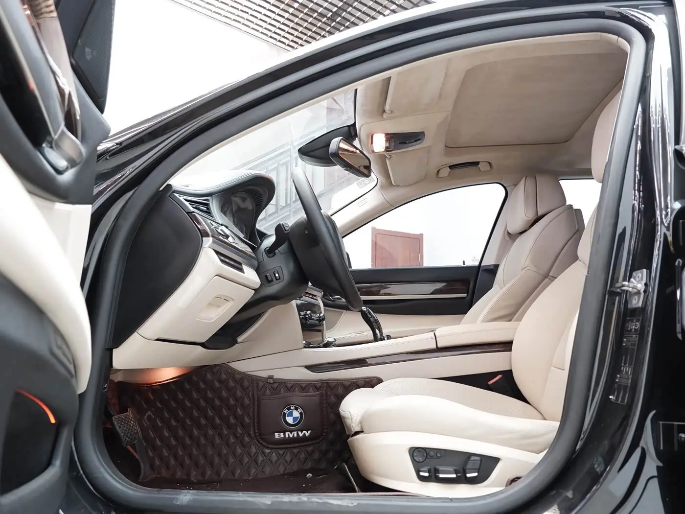 BMW 7 Series 2012 — Photo 11/12