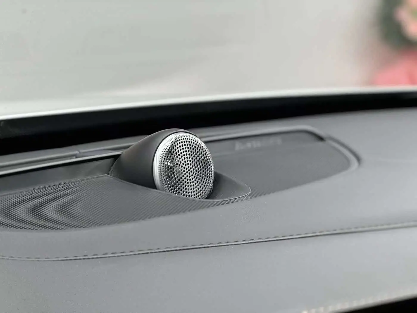 Volvo XC90 Plug-in Hybrid 2016 — ფოტო 14/18