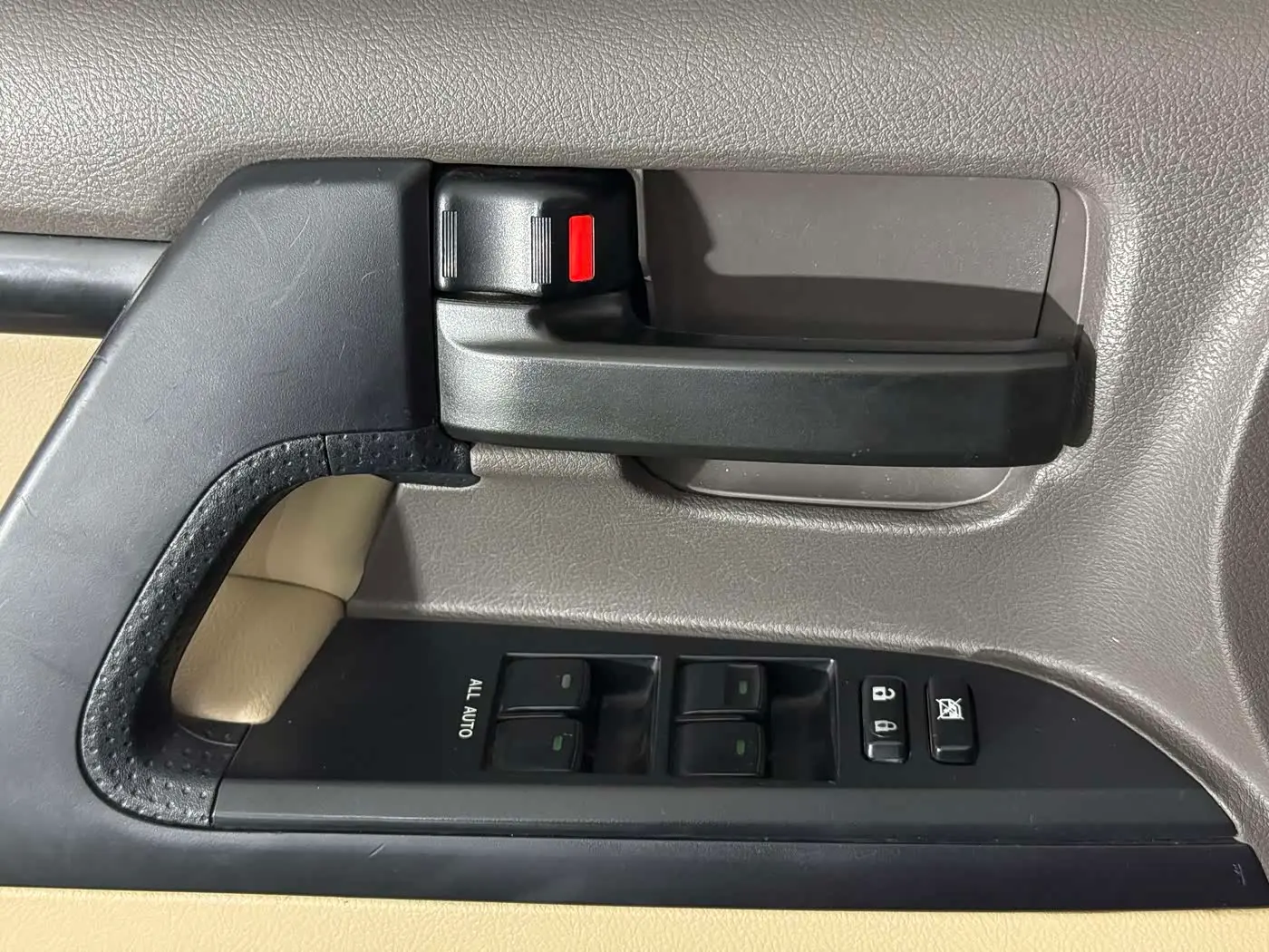 Toyota Land Cruiser 2015 — Photo 17/19