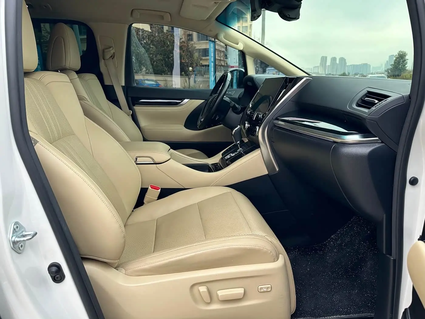 Toyota Alphard 2021 — Фото 19/20