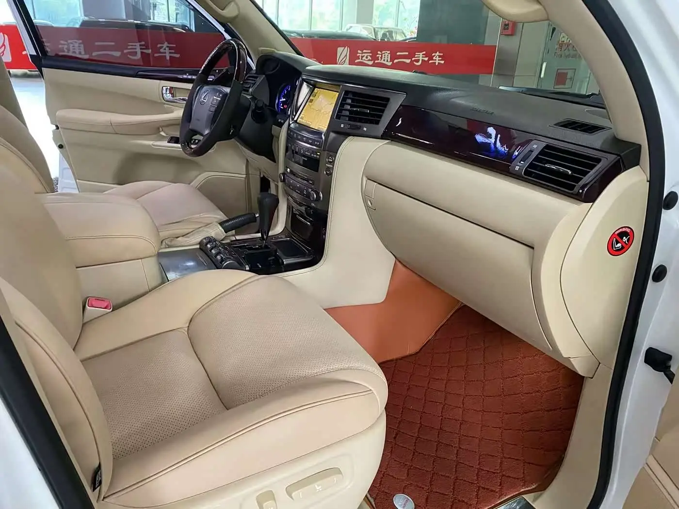 Lexus LX 2010 — Photo 14/20