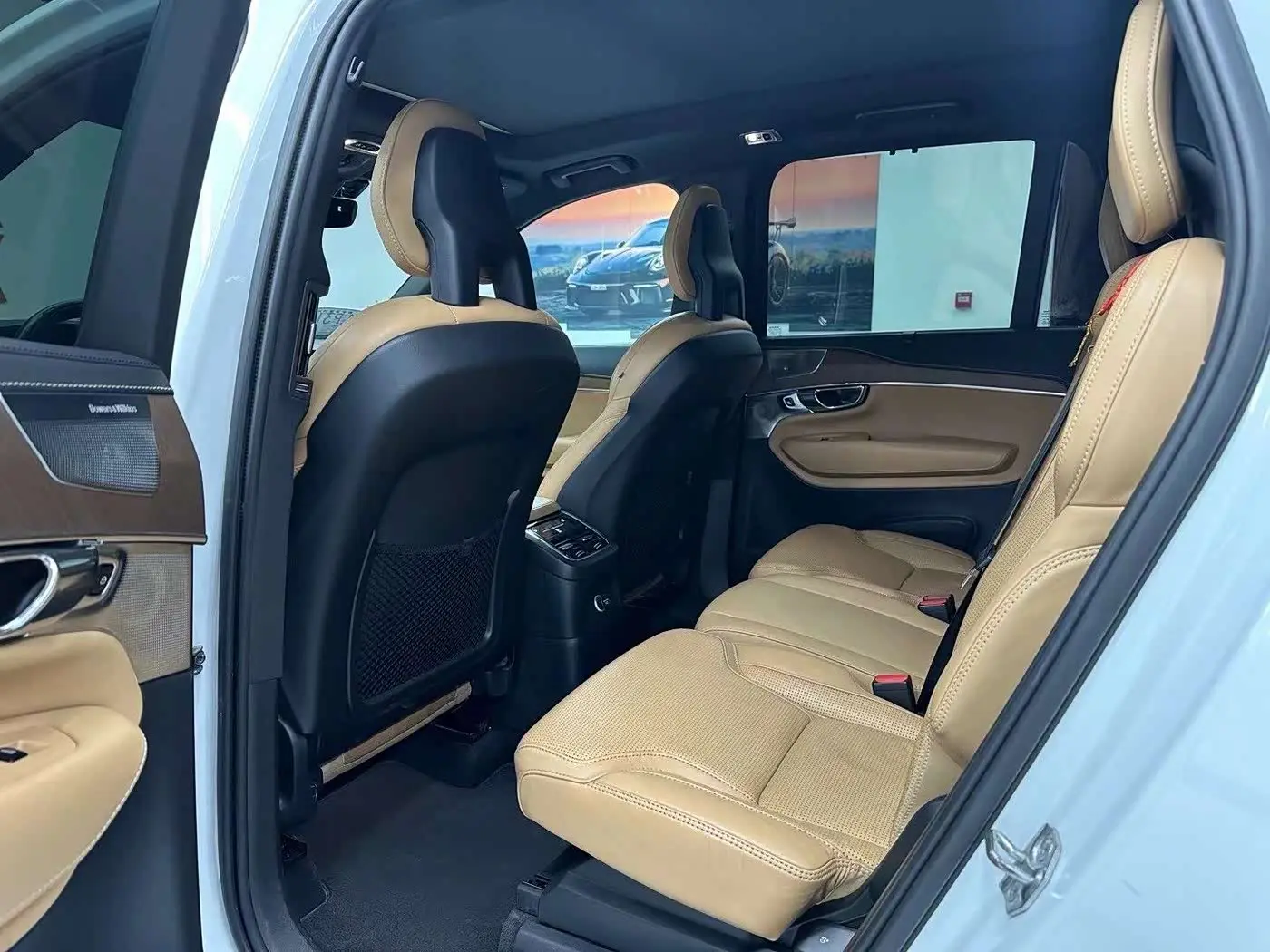 Volvo XC90 Plug-in Hybrid 2016 — ფოტო 16/18