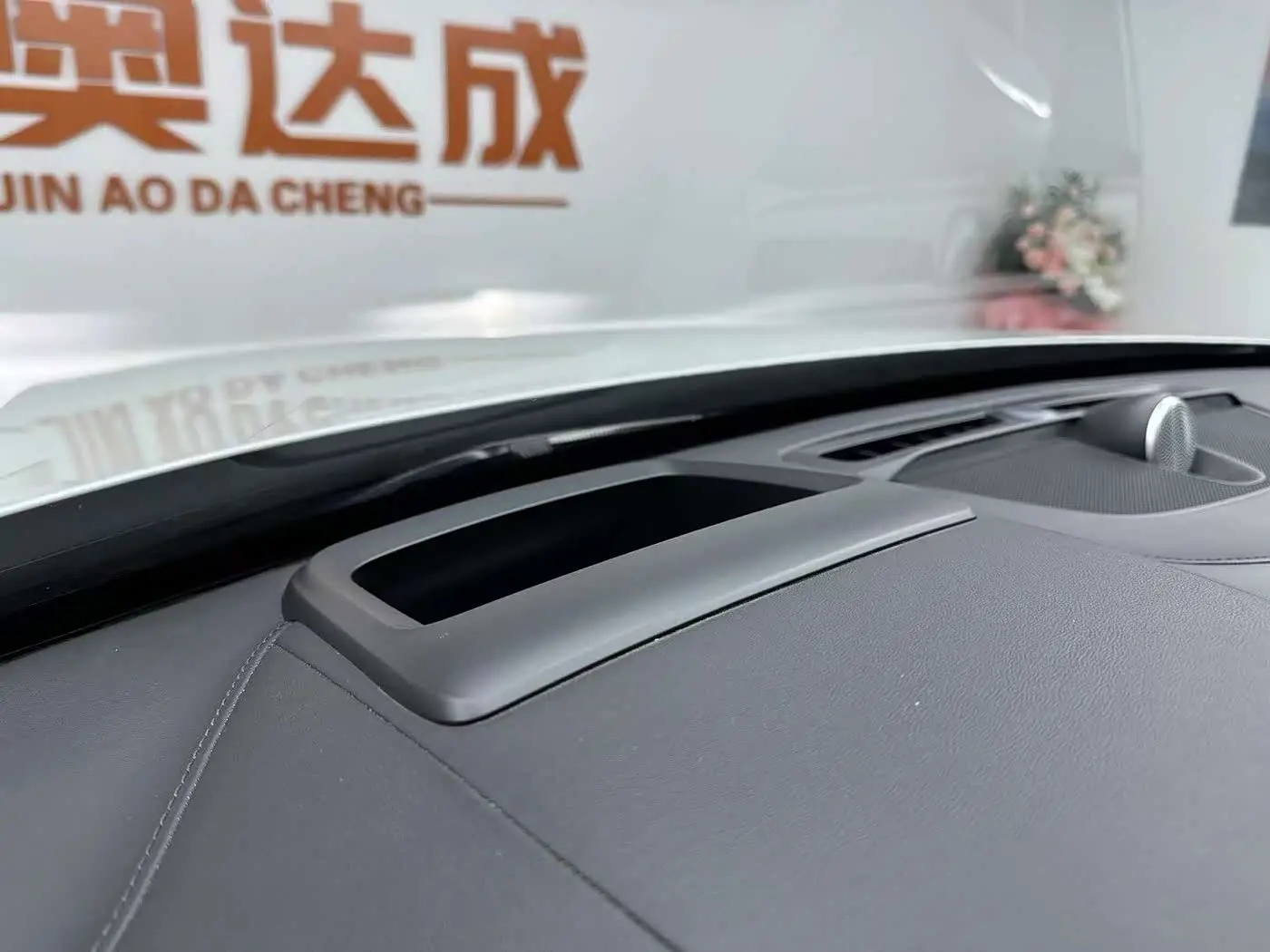 Volvo XC90 Plug-in Hybrid 2016 — ფოტო 13/18