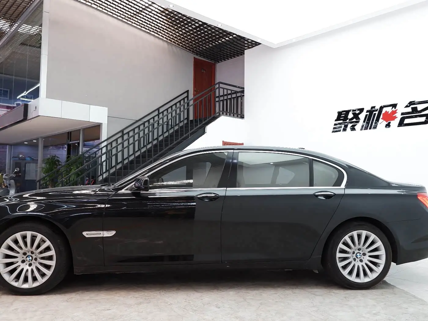 BMW 7 Series 2012 — Photo 2/12
