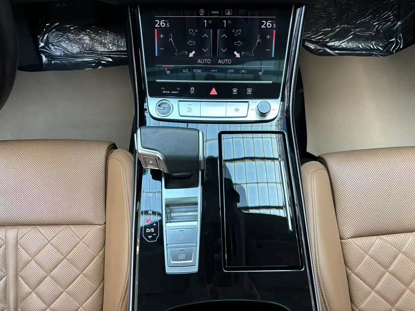 Audi A8 2021 — Фото 11/20