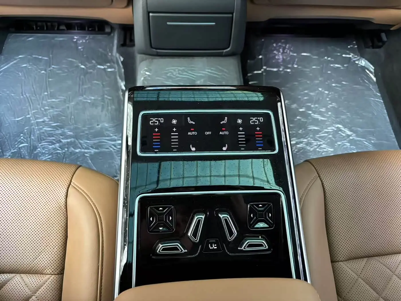 Audi A8 2021 — Фото 14/20
