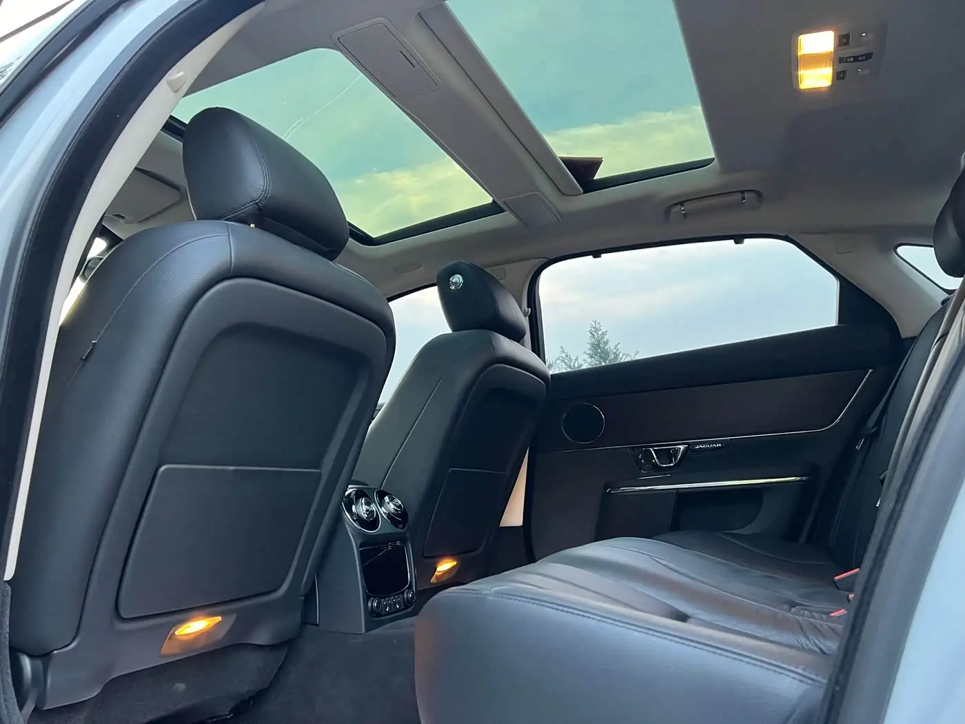 Jaguar XJ 2016 — Şəkil 13/20