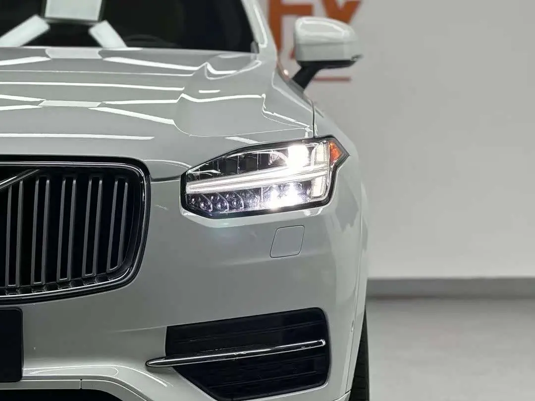 Volvo XC90 Plug-in Hybrid 2016 — ფოტო 8/18