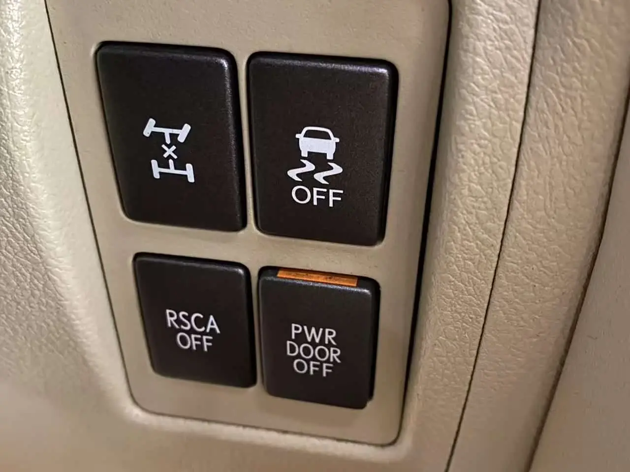Lexus LX 2010 — Photo 19/20