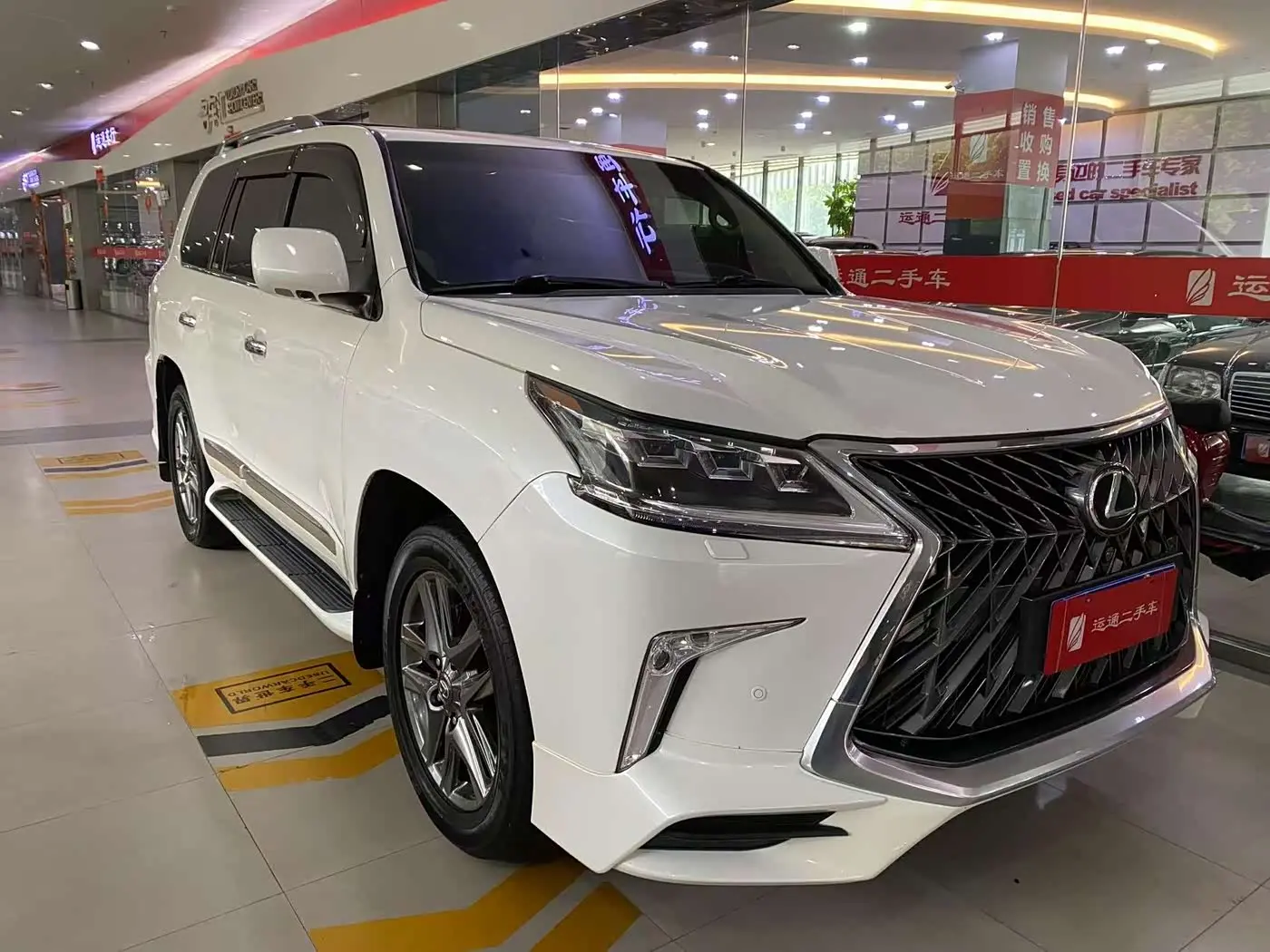 Lexus LX 2010 — Photo 2/20