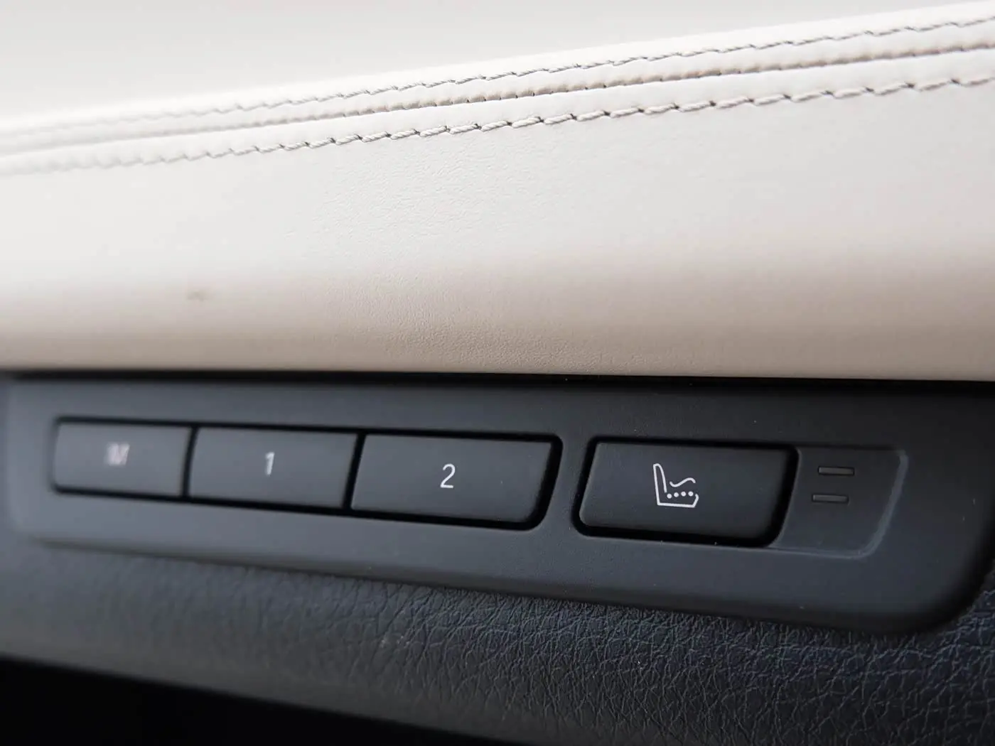BMW 7 Series 2012 — Photo 7/12