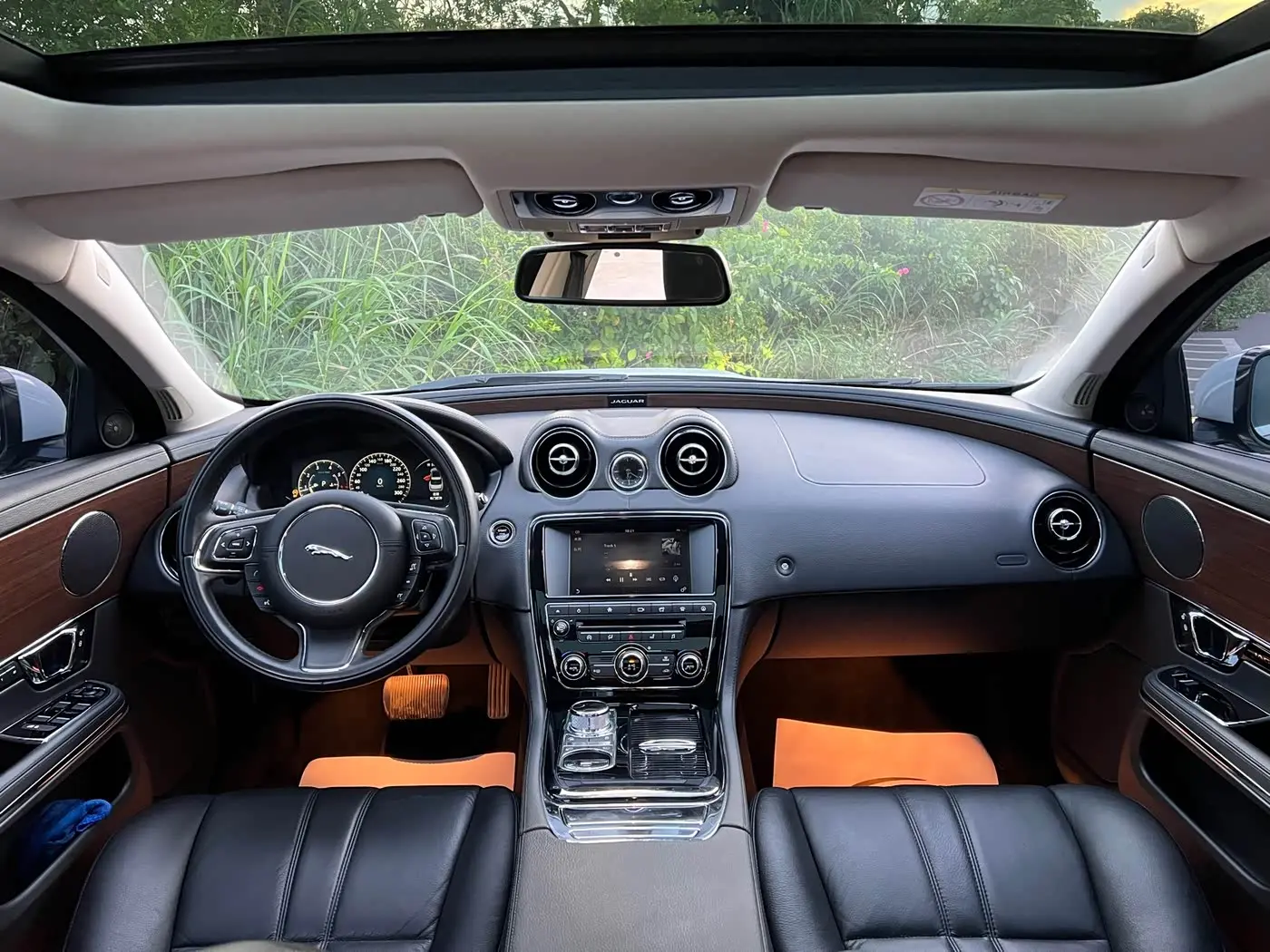 Jaguar XJ 2016 — Şəkil 17/20