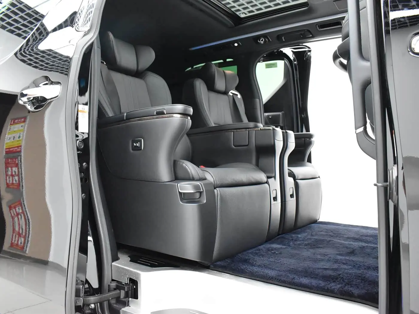 Toyota Vellfire 2022 — Photo 20/20