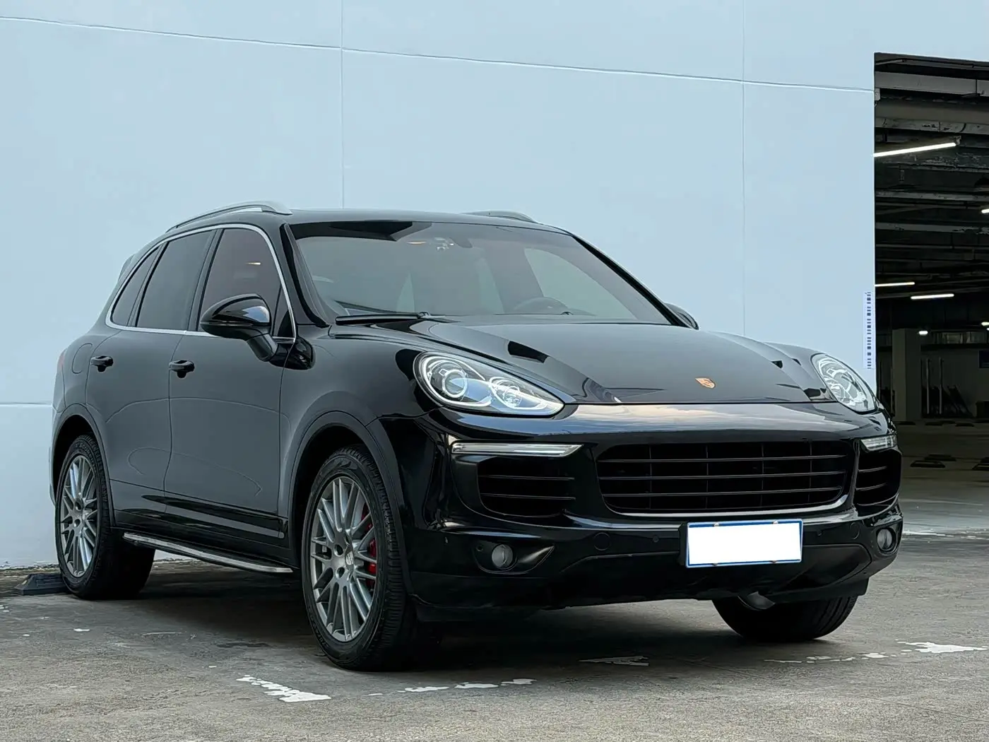 Porsche Cayenne 2017 — Фото 3/13