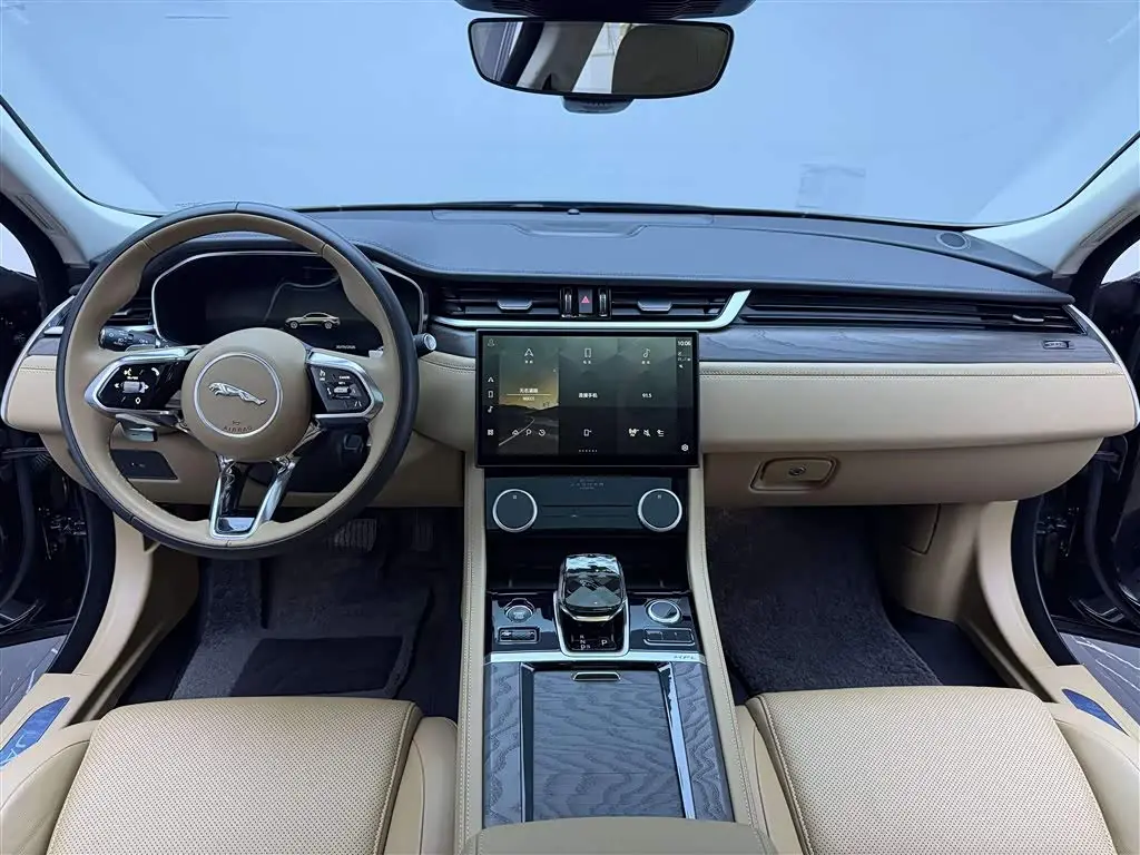Jaguar XFL 2025 — Photo 16/20
