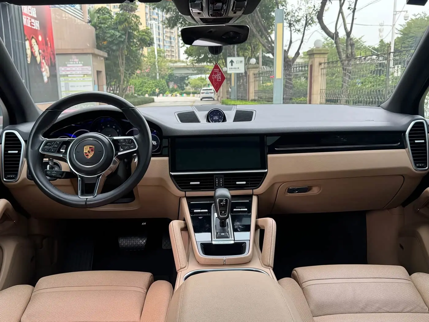 Porsche Cayenne 2018 — Фото 8/14